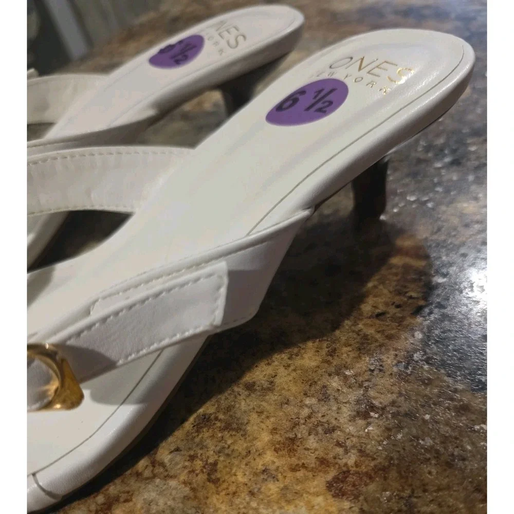 Womens White  Jones New York Slip Ones Lisiana Dress Shoe. Size 6.5.